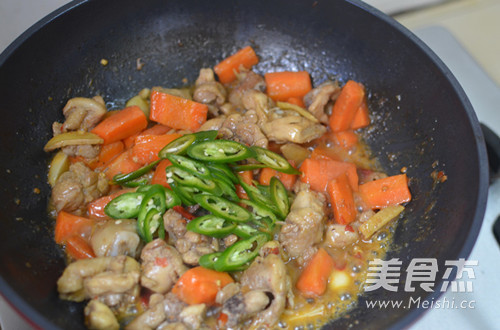 胡萝卜鸡腿肉的步骤 胡萝卜鸡腿肉的步骤