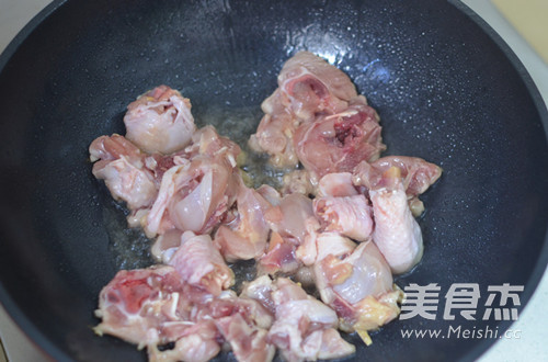 胡萝卜鸡腿肉的步骤 胡萝卜鸡腿肉的步骤
