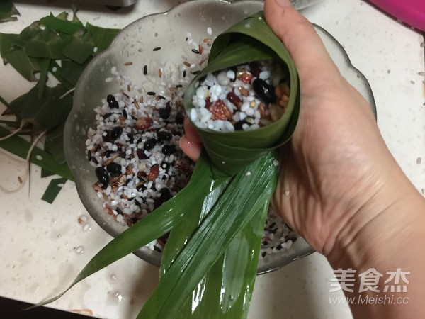 五谷杂粮小脚粽的步骤 五谷杂粮小脚粽的步骤