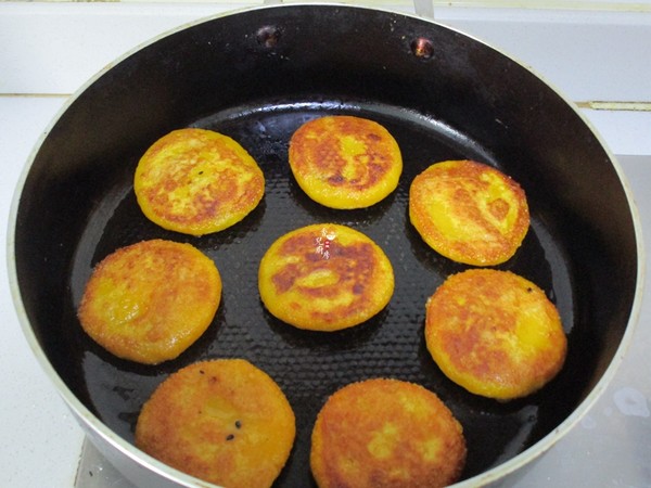 少油版南瓜豆沙饼的步骤 少油版南瓜豆沙饼的步骤