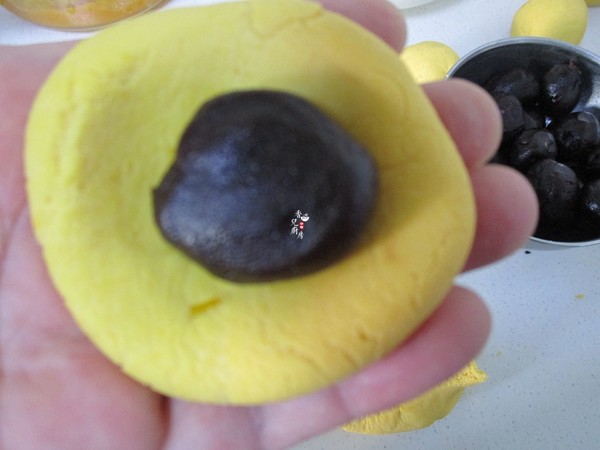 少油版南瓜豆沙饼的步骤 少油版南瓜豆沙饼的步骤