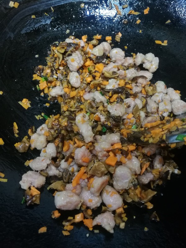 香肠香菇烧麦的步骤 香肠香菇烧麦的步骤