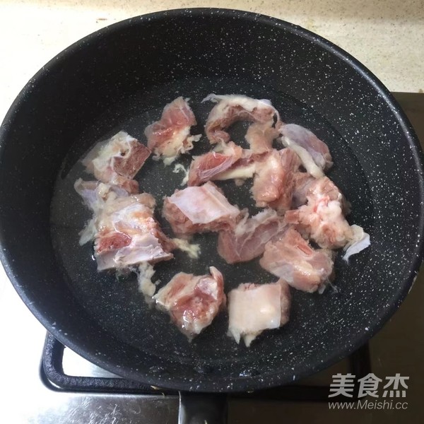 霸王花海底椰排骨汤的步骤 霸王花海底椰排骨汤的步骤