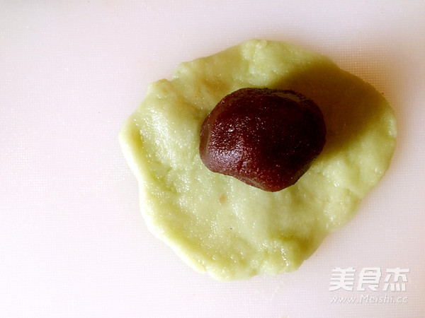 抹茶冰皮豆沙月饼的步骤 抹茶冰皮豆沙月饼的步骤
