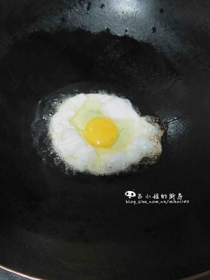 【粤式怀旧菜】五柳炸蛋的做法 步骤2
