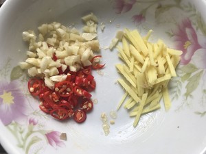 香菜牛肉的做法 步骤2