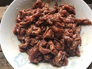 香菜牛肉的做法 步骤1