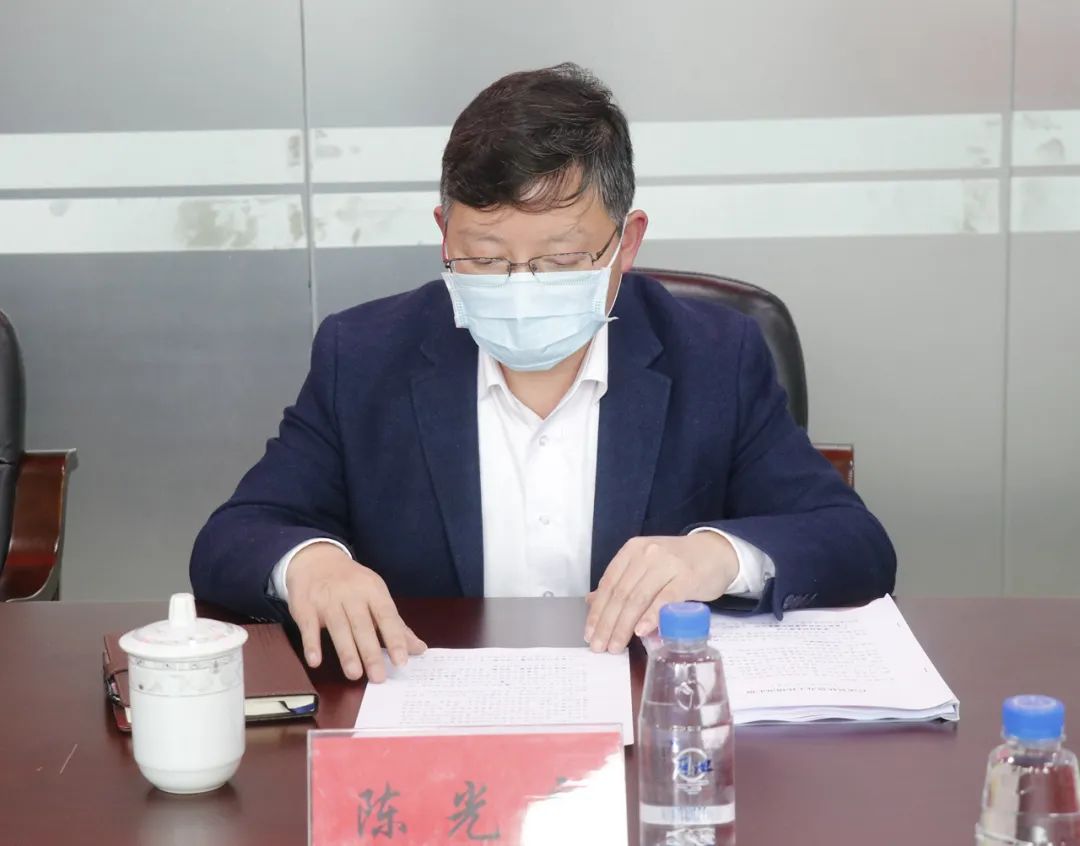 县委副书记陈光良主持会议