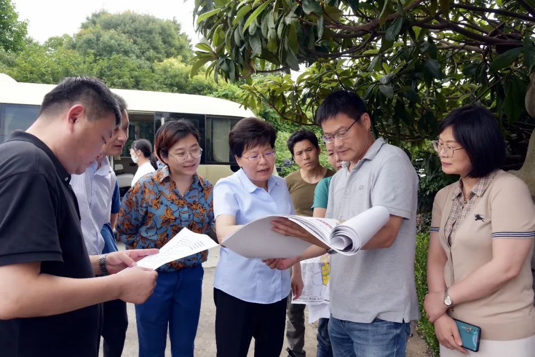 县领导甘姝,张晓倩,刘元勋,魏霞,蔡锦林陪同调研或参加座谈会.编辑