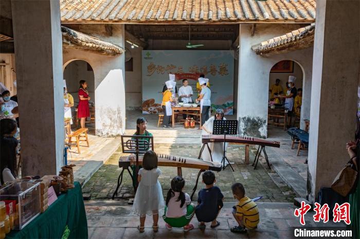 活动现场 石建华 摄 活动现场 石建华 摄