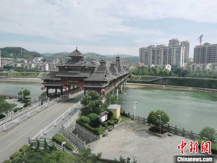 徜徉新晃城乡,山清水秀,生机勃发。 熊久英 摄 徜徉新晃城乡,山清水秀,生机勃发。 熊久英 摄