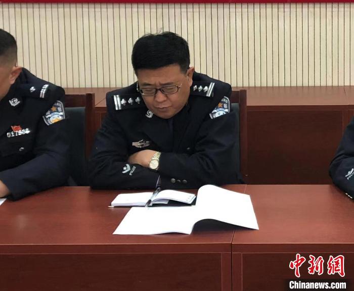 李开昌参加单位组织的集体学习。　警方供图