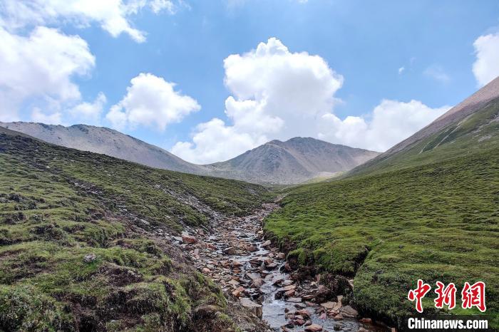 图为湟水河发源地海北州海晏县包呼图山。(资料图) 李隽 摄