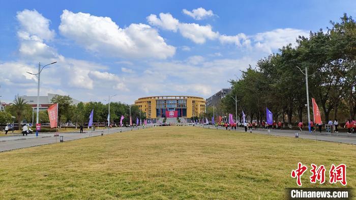 11月12日，广西师范大学雁山校区一角。　杨宗盛 摄