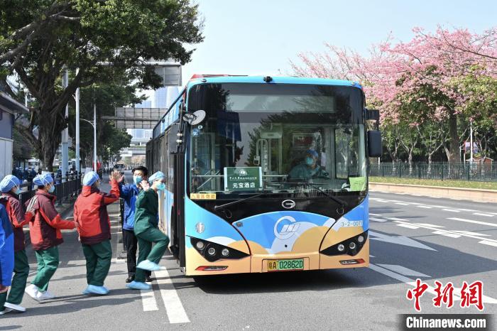 逸仙方舱医院宣布闭舱 陈骥旻 摄