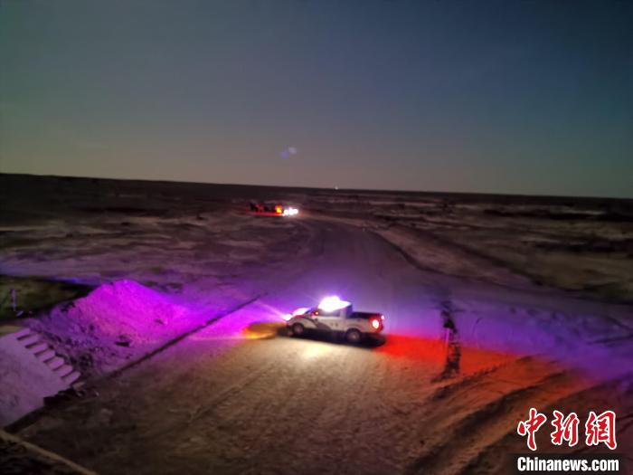 图为阿拉善边境管理支队民警在东风着陆场开展外围安保工作。 阿拉善边境管理支队供图 图为阿拉善边境管理支队民警在东风着陆场开展外围安保工作。 阿拉善边境管理支队供图