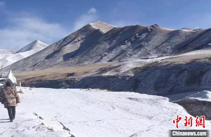 图为雪后的祁连山地区。　青海省林草局供图