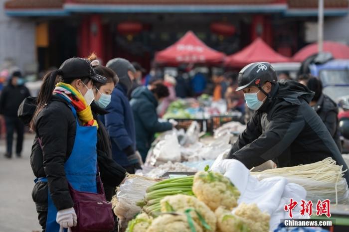 近日，太原市各城区稳步推进市场主体复工复市。 中新社记者 韦亮 摄