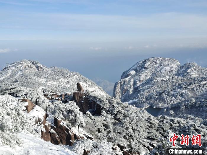 冬日的黄山，峰峦多姿 秦志平 摄