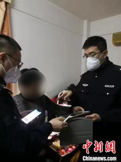 广东警方查获涉案嫌疑人用于记录非法所得的账目。　广东省公安厅 供图