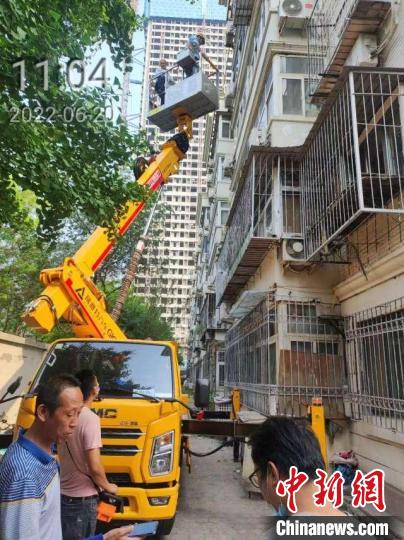 十三经路社区进行排险施工。 天津市大数据管理中心供图 十三经路社区进行排险施工。 天津市大数据管理中心供图