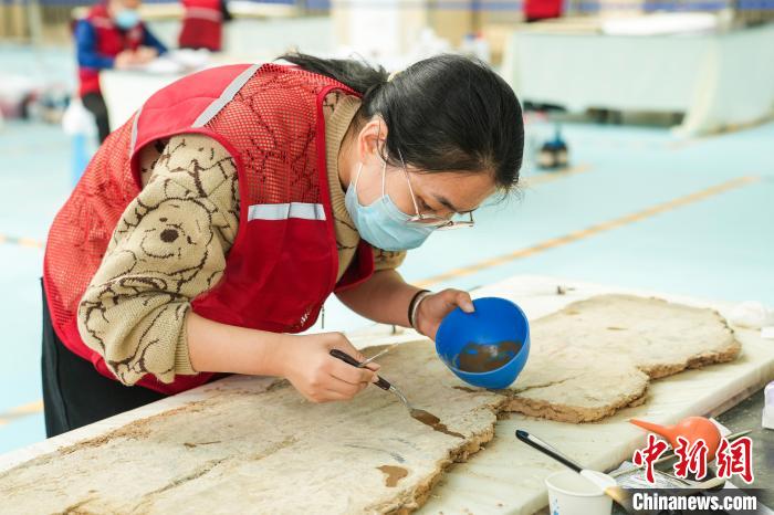 图为壁画彩塑文物修复师比赛现场。　武俊杰 摄