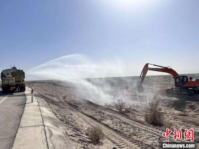 3月3日，敦煌莫高窟供水工程项目建设现场。　武小枫 摄