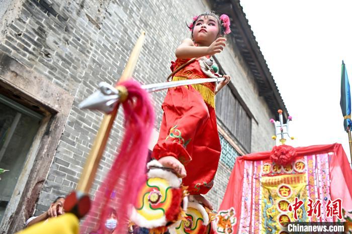 广州番禺沙湾飘色巡游 陈骥旻 摄