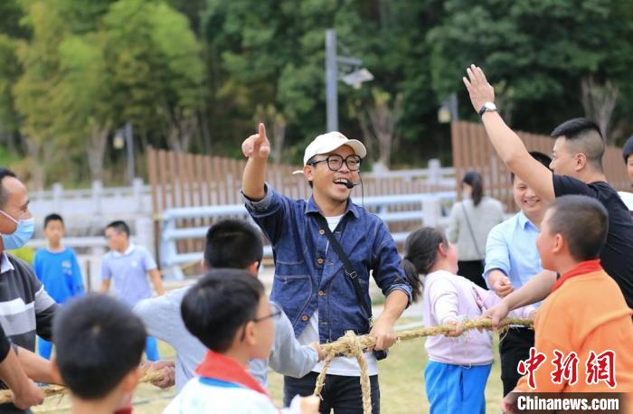 “不耕农场”接待主题研学团。　屏南县委组织部 供图