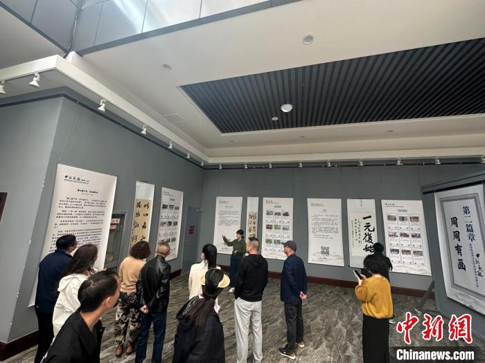 图为展览现场。　杨艳敏 摄