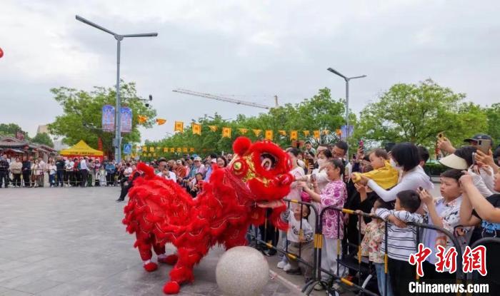 “五一”假期旅游惠民活动提升游客体验。　洪洞大槐树景区供图