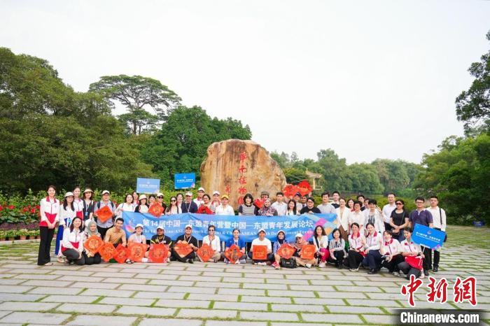 东盟国家青年代表参观华南国家植物园，并考察特色文旅志愿服务。　全国青联国际部 供图