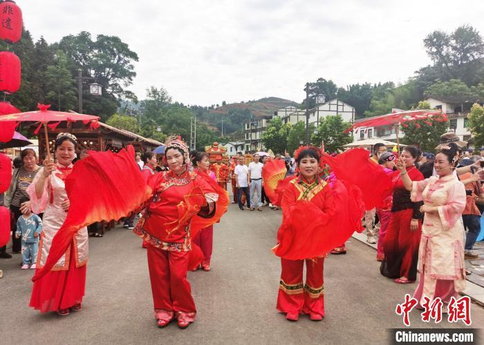 福安“喜娘”习俗展示。　林榕生 摄