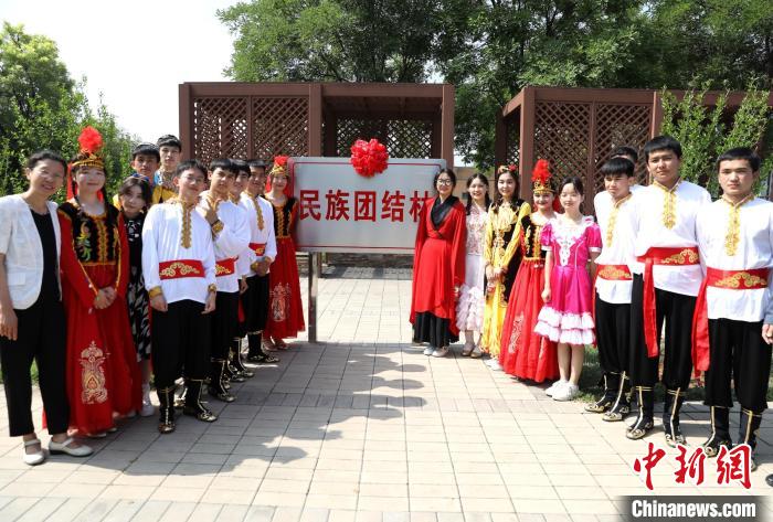 6月20日，“石榴花开美京城”首届北京中华民族文化周在北京园博园开幕。　中新社记者 赵隽 摄