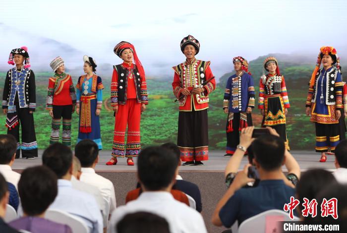 6月20日，“石榴花开美京城”首届北京中华民族文化周在北京园博园开幕。　中新社记者 赵隽 摄