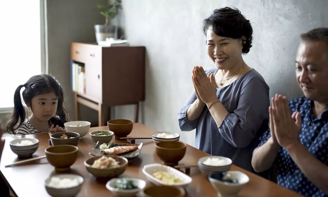 老人為何花40000租人陪自己吃飯