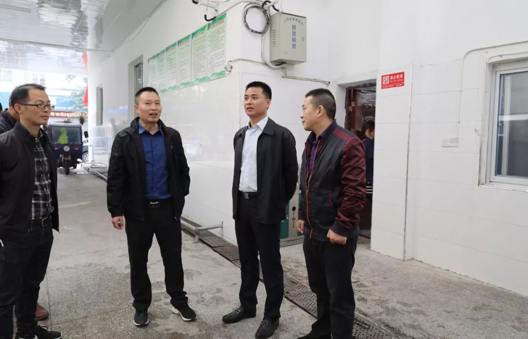 副区长周剑峰陪同.