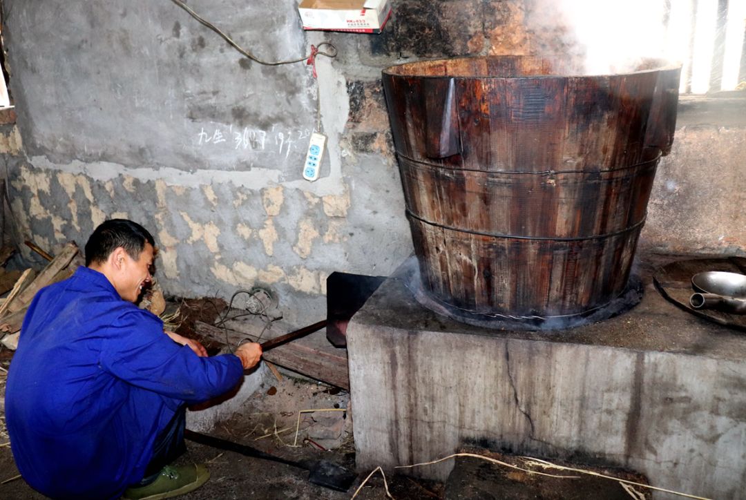 茶籽榨油过程图片