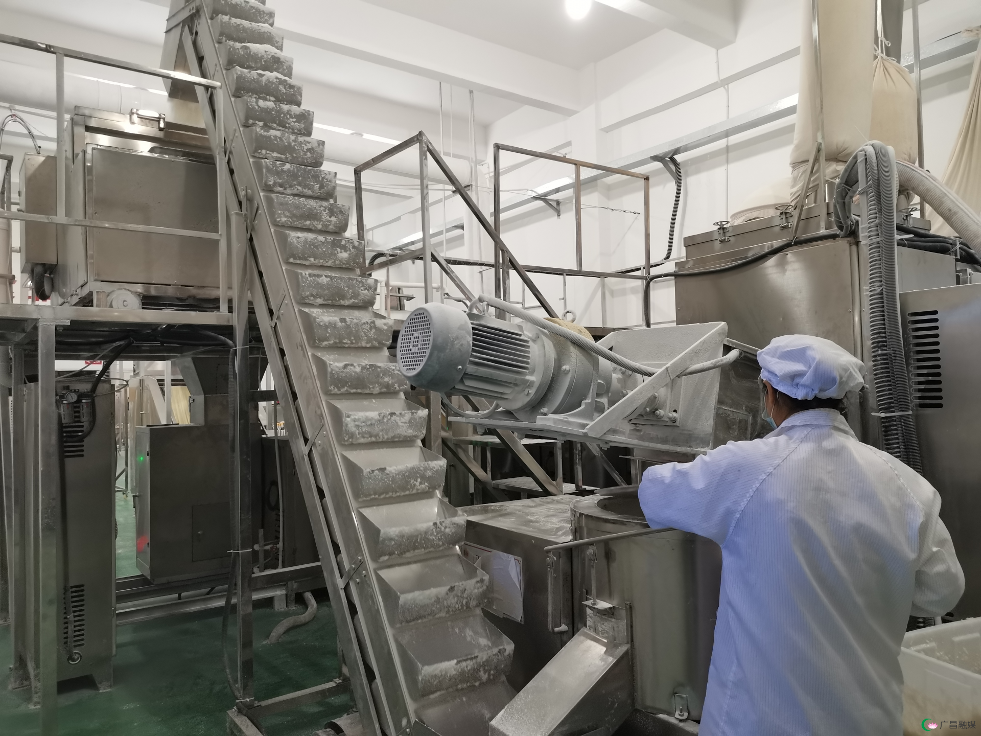 我县首条自动化米粉生产线投产
