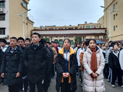 广昌二中爱国主义教育初三学生升旗仪式
