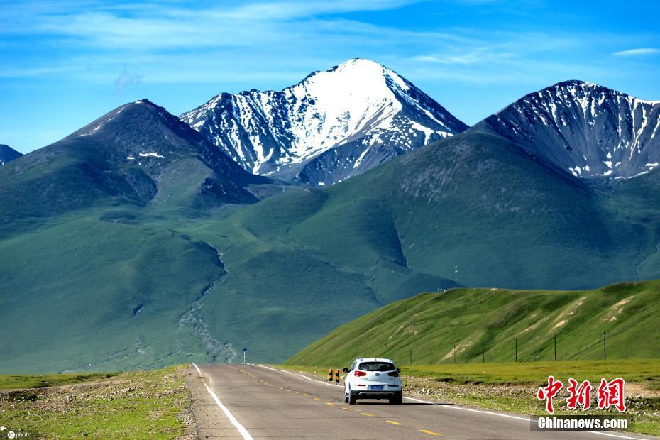 7月4日,拥有独特美景的独库公路正式通车.