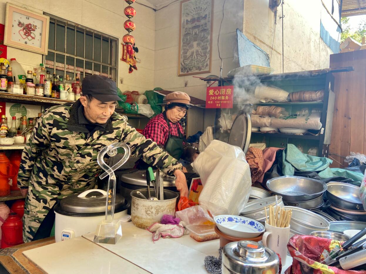 小巷烟火里炊香抚人心记感动中国2020年度人物万佐成熊庚香夫妇