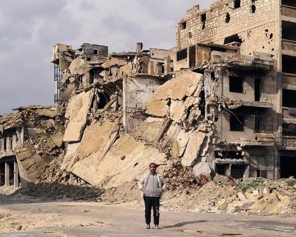 2019年3月,叙利亚阿勒颇.站在穆太奈比大街上的叙利亚人.