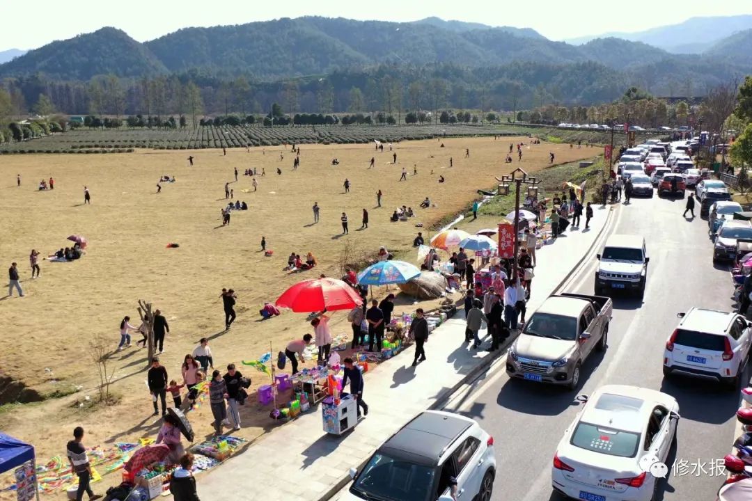 本地游玩受热捧洋沃小镇,双井华夏进士村,四都镇撒欢地亲子乐园,东浒