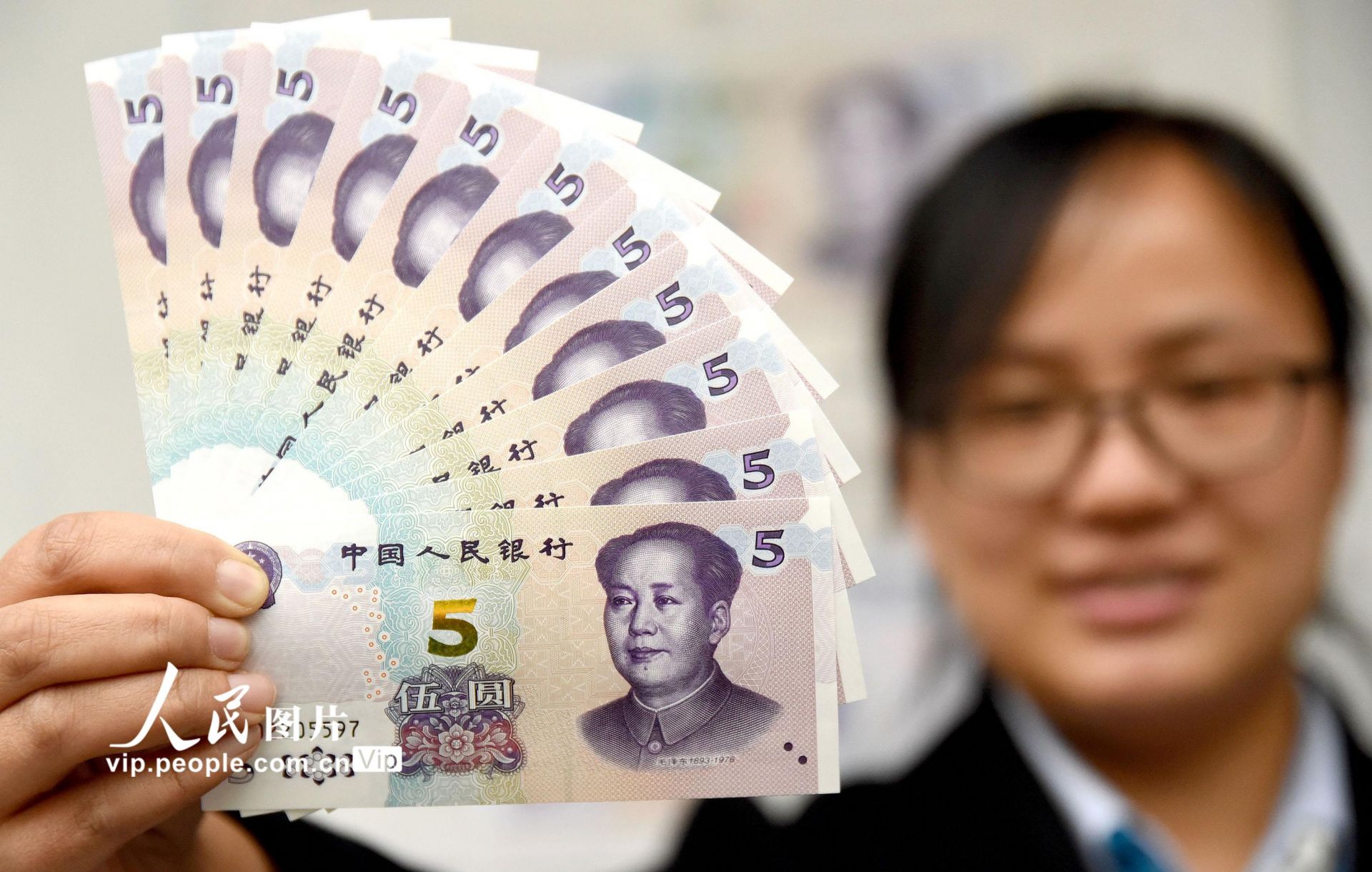 防伪性能升级2020年11月5日,中国人民银行发行2020年版第五套人民币5