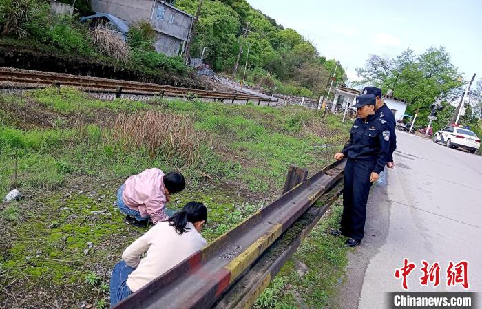 全国铁路公安机关启动专项行动，集中整治影响线路安全的问题隐患 公安部铁路公安局供图