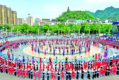 在团结奋斗中全面推进中华民族伟大复兴