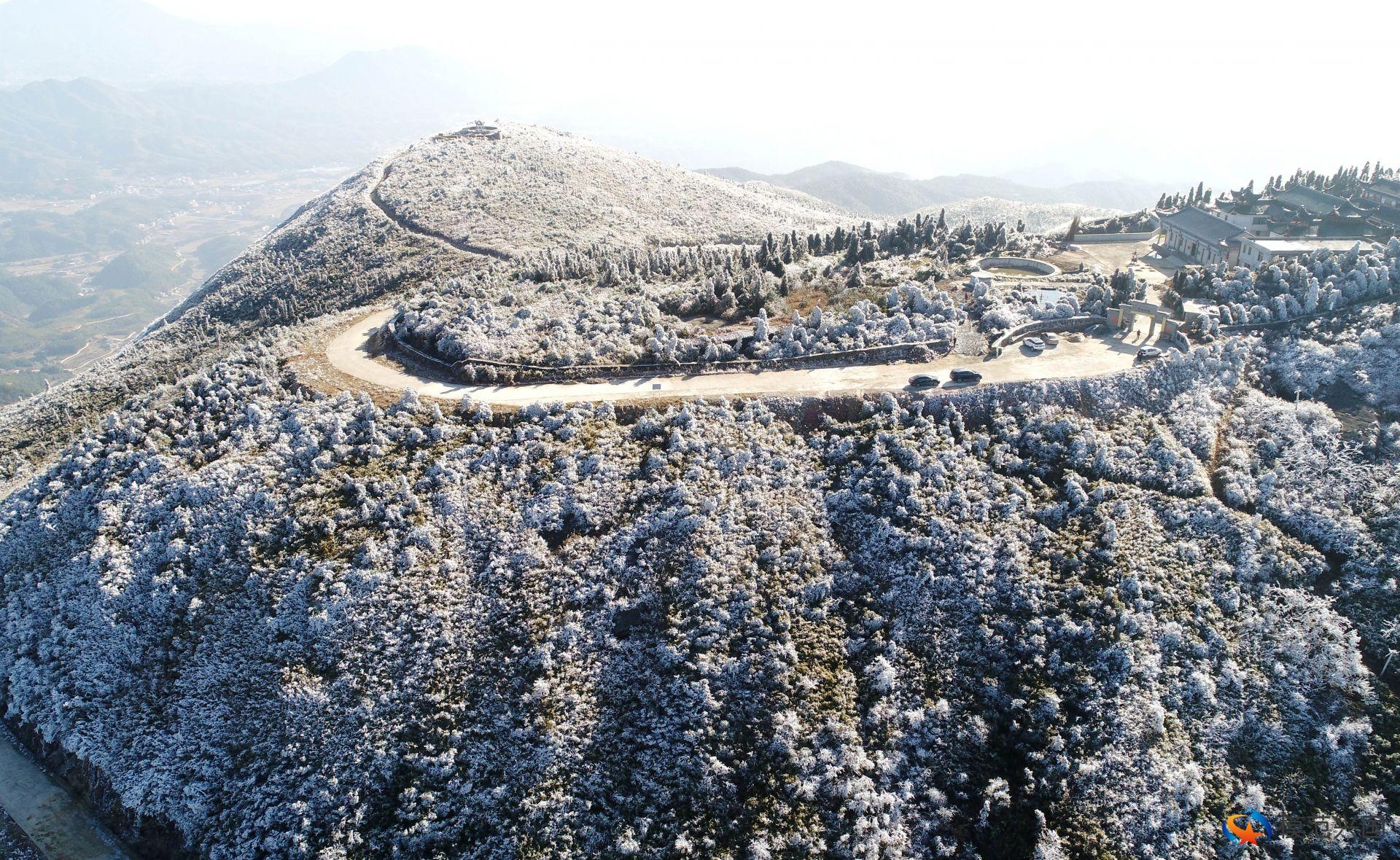 兴国县著名山峰兴国祖山覆笥山