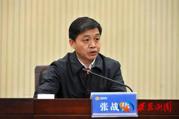 曾任河南省纪委研究室主任,省纪委驻省交通厅纪检组组长,厅党组成员