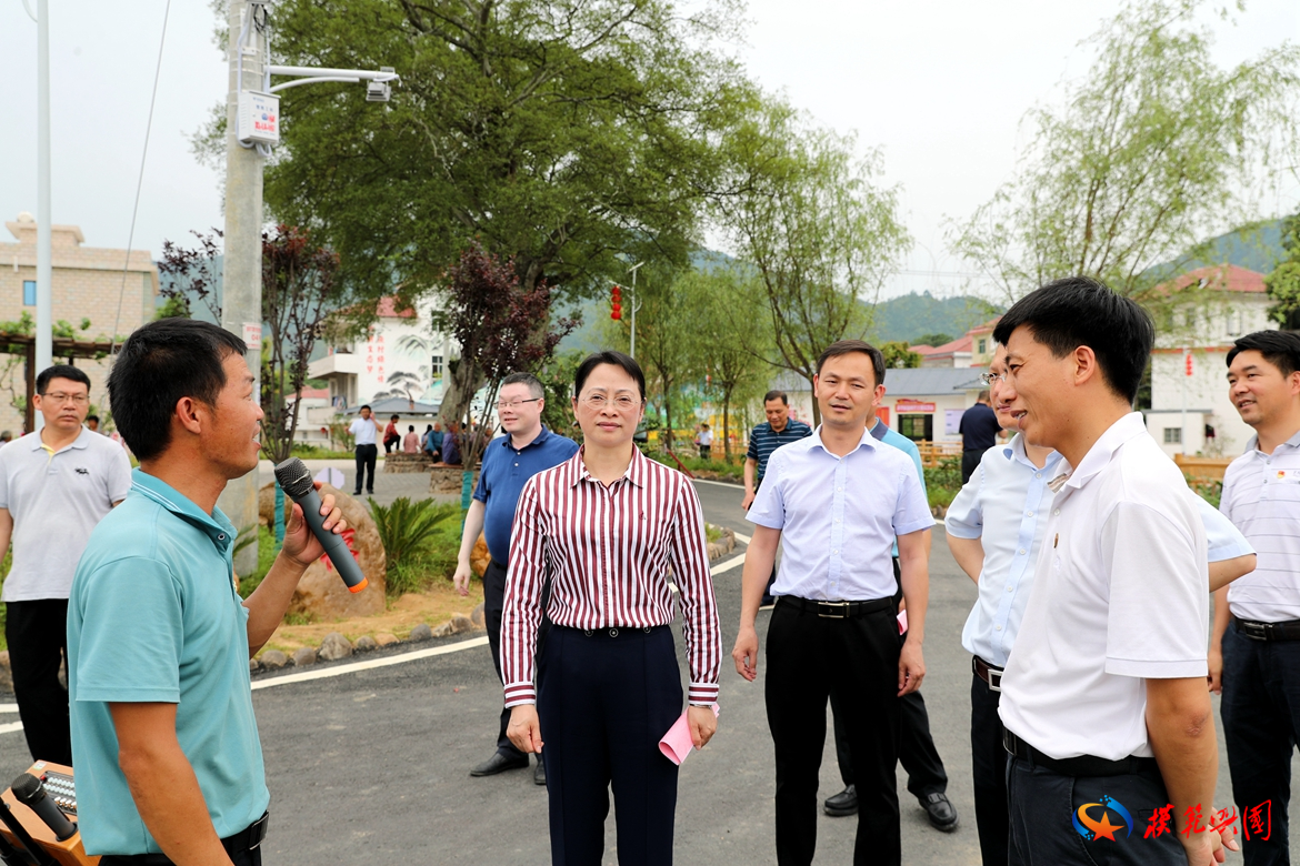 时政要闻县委副书记县长陈黎率团赴于都学习考察